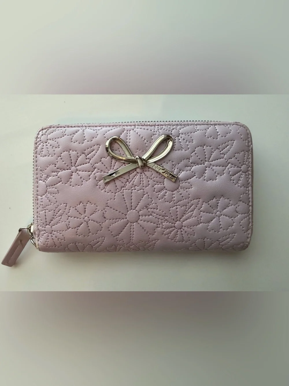 Betsey Johnson Quilted Flower Lilac Purple Zip Around Wallet Wristlet